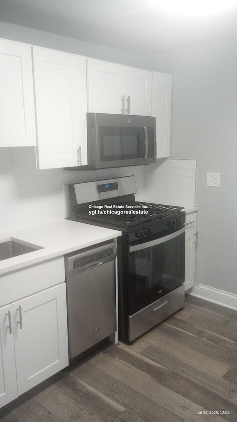 Primary Photo - 2754 W North Shore Ave