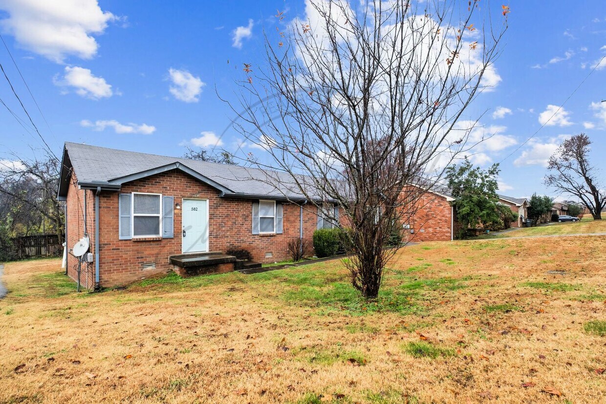 Beautifully updated 2-bedroom, 1-bath first-floor duplex in the heart of Hermitage! - Beautifully updated 2-bedroom, 1-bath first-floor duplex in the heart of Hermitage!