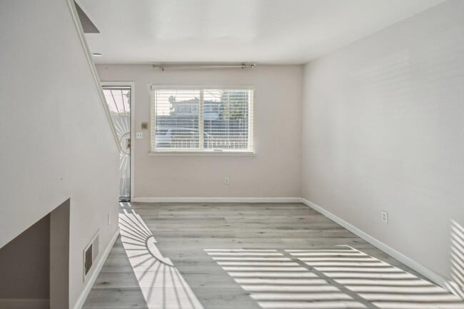 Foto del edificio - 5205 Foothill Blvd