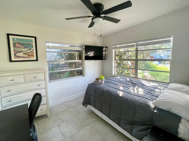Photo - 702 Malcom Rd