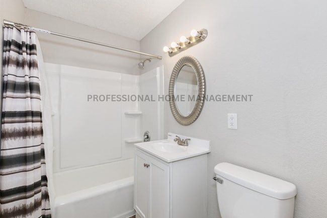 Foto del edificio - Updated 3 bed / 2 bath house With Exceptio...