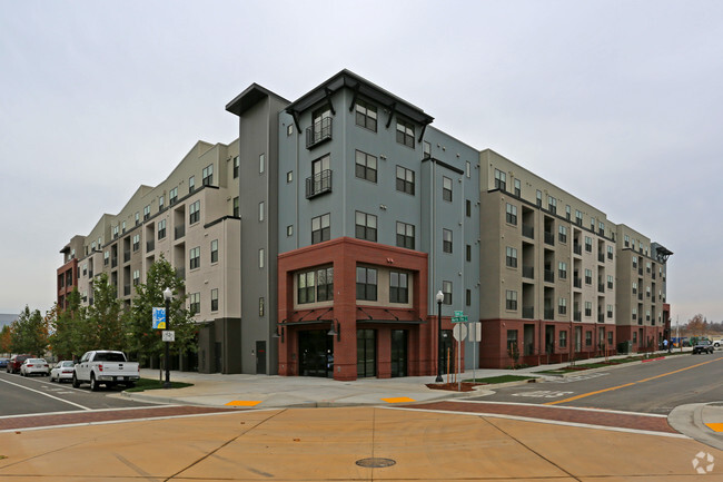 Building Photo - Cannery Place