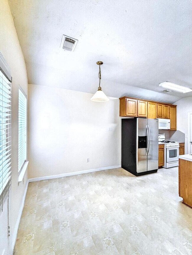 Building Photo - 4710 Kiowa Cir