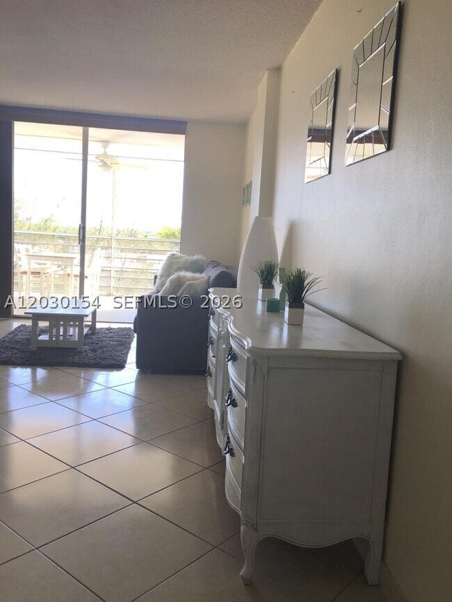 Foto del edificio - 3660 NE 166th St