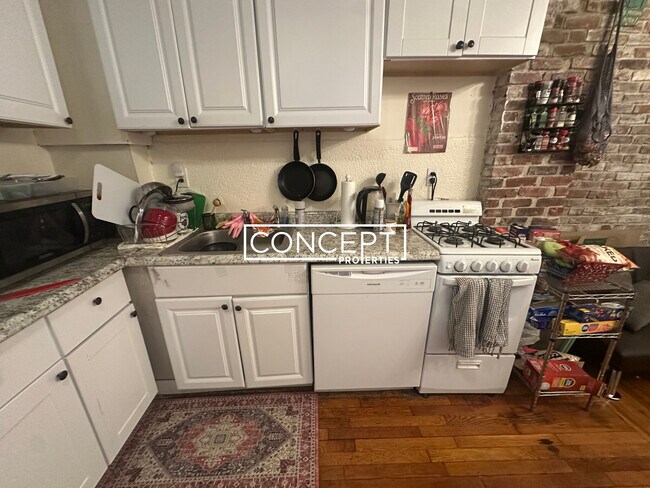 Building Photo - 72 Revere St