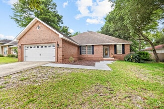 Building Photo - 1641 Parkside Cir