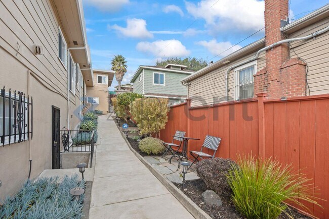 Foto del edificio - 2033 High St