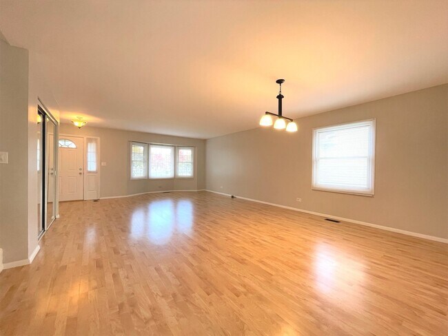 Building Photo - 625 Randi Ln