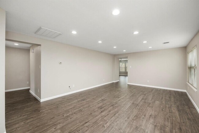 Foto del edificio - 16218 Cole Bridge Ln