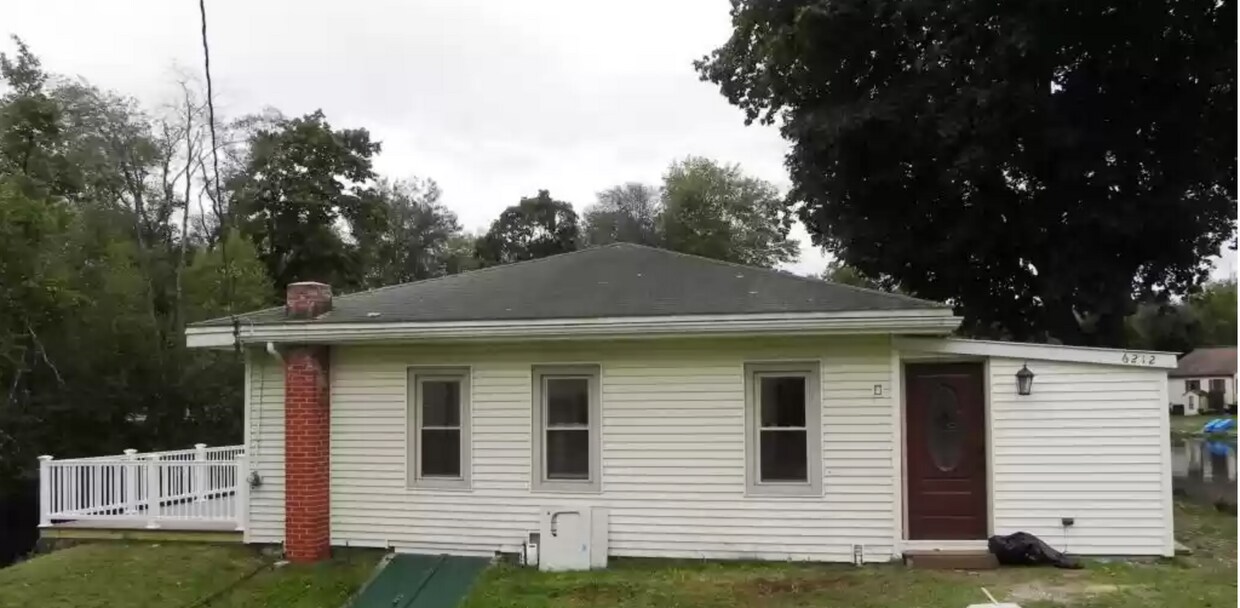 6212 Oak Ln, Brodheadsville, PA 18322 House Rental in Brodheadsville