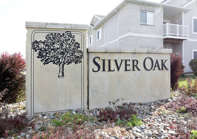 Foto del edificio - Silver Oak Condos