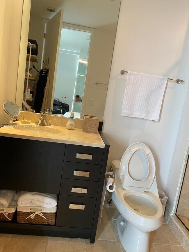 Foto del edificio - 18201 Collins Ave