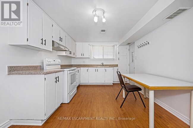 Building Photo - 51 Mangrove Rd