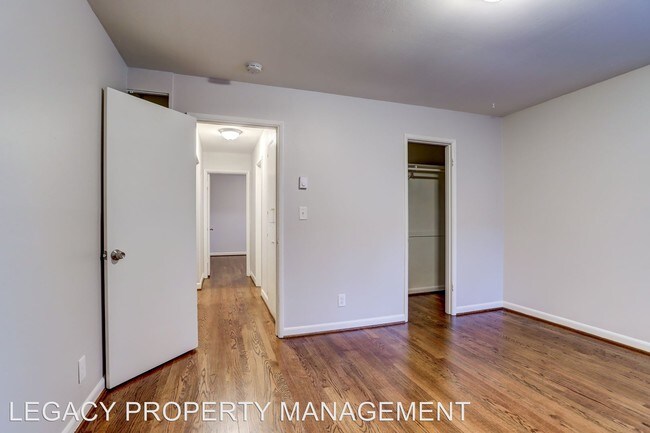Building Photo - 126 NE 160th Ave