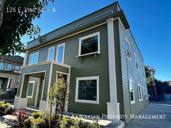 Building Photo - Fully Remodeled Downstairs 1-Bedroom 1-Bath