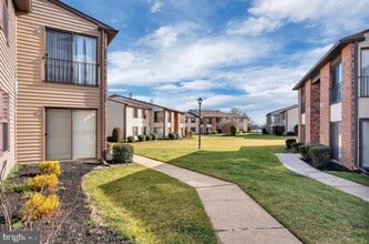 Building Photo - 21 Uxbridge Pl