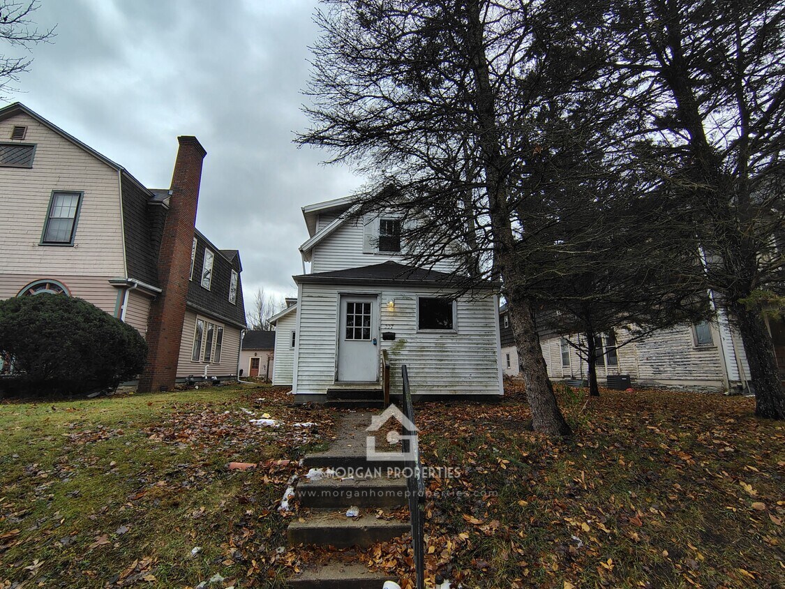 Primary Photo - 227 W 12th St