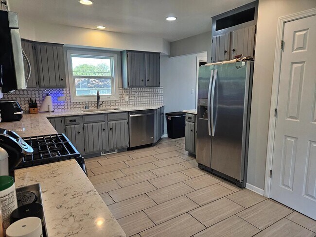 Foto del edificio - 4213 Riverview Dr