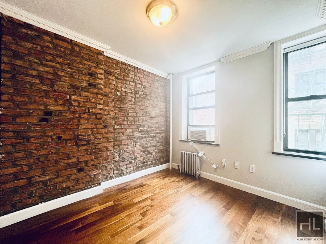 Building Photo - MULBERRY ST.
