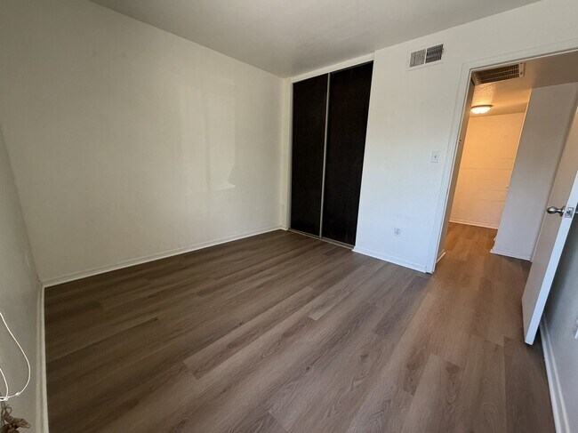 Foto del edificio - 5910 W Golden Ln