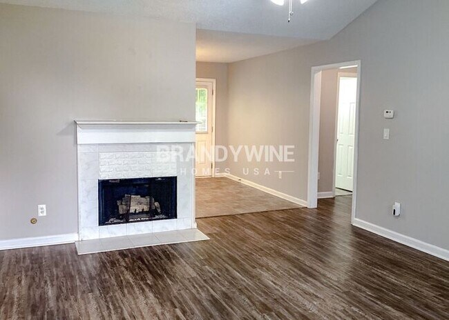 Building Photo - 609 Fieldcrest Dr