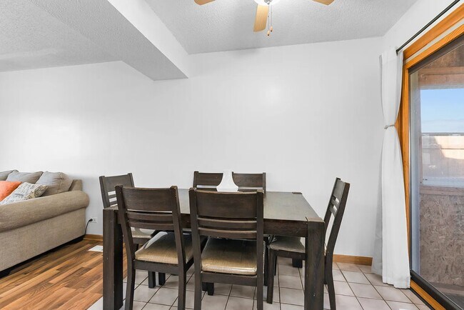 Foto del edificio - 3110 Timber Hill Ln