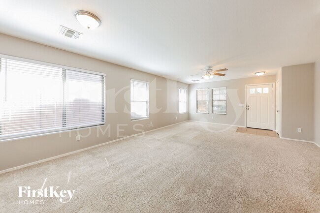 Foto del edificio - 14088 W Larkspur Dr