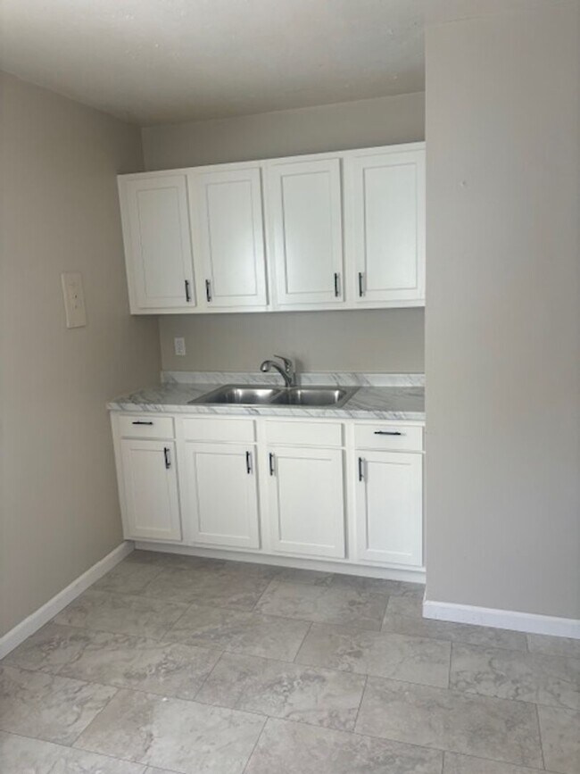 Foto del edificio - Charming 3 Bedroom 1 Bath Home on Eastside Of Lorain