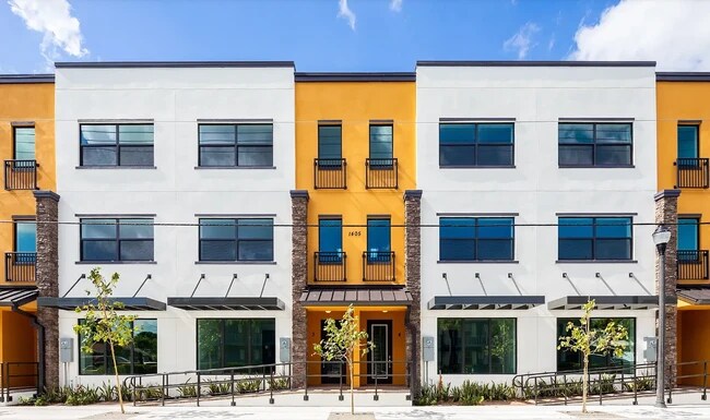 Building Photo - 1405 N Dixie Hwy
