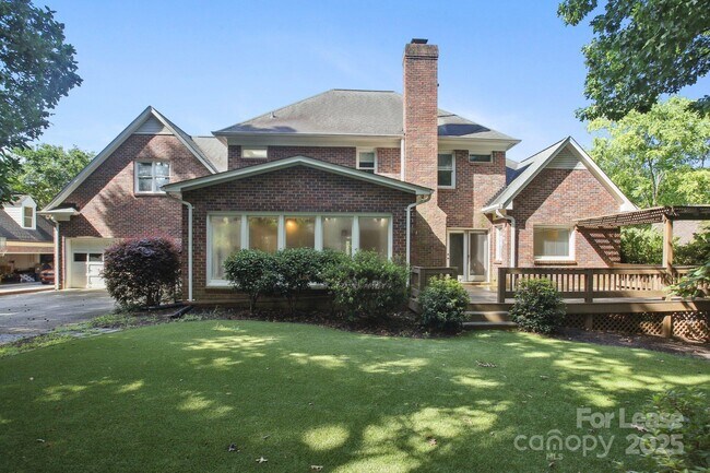 Foto del edificio - 8011 Greencastle Dr