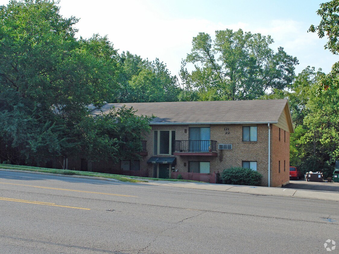 Primary Photo - 1216 E Dorothy Ln
