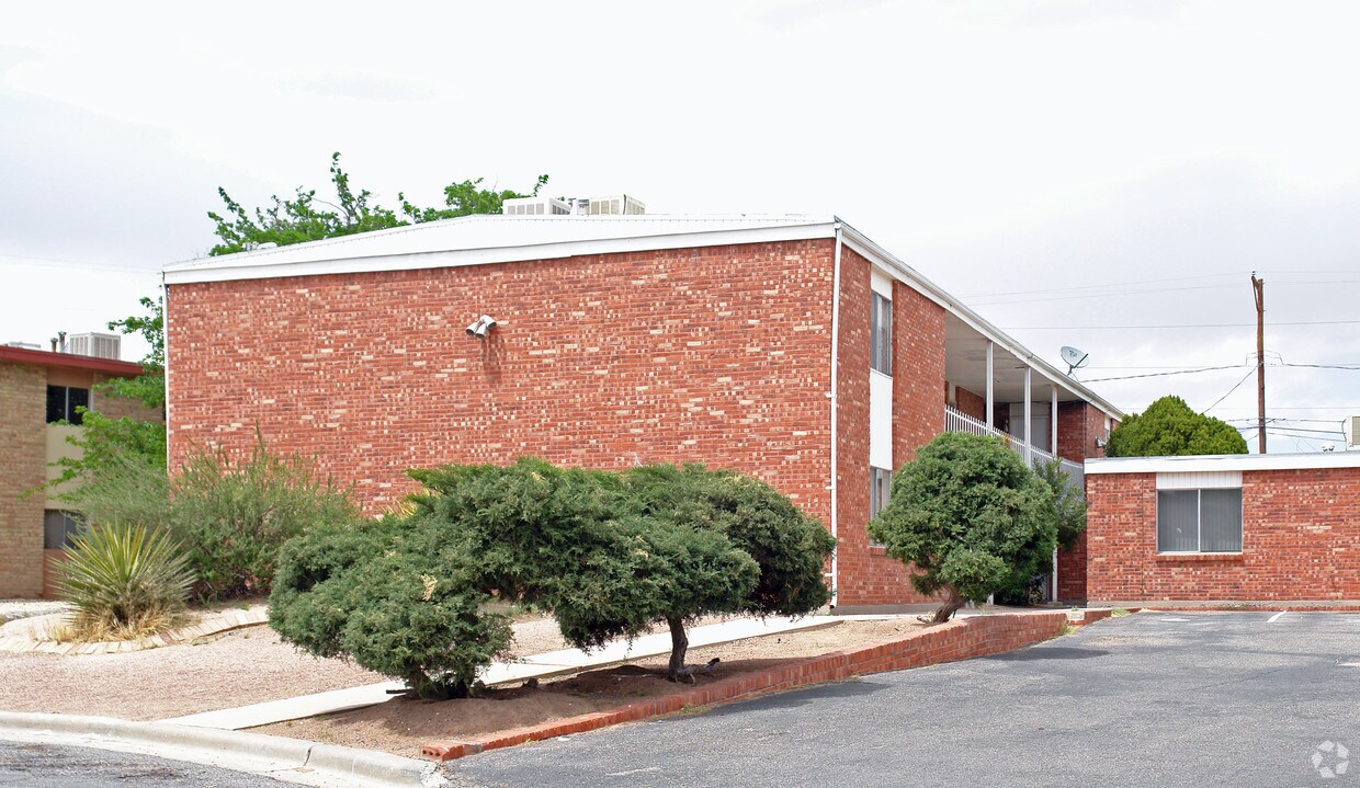 Primary Photo - Grandale Apartments