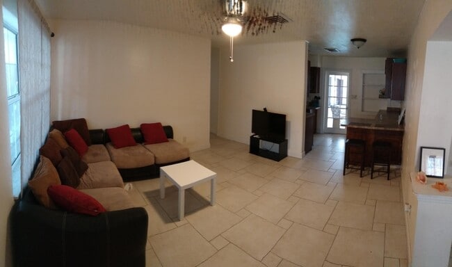 Foto del edificio - 709 Wisteria Ave