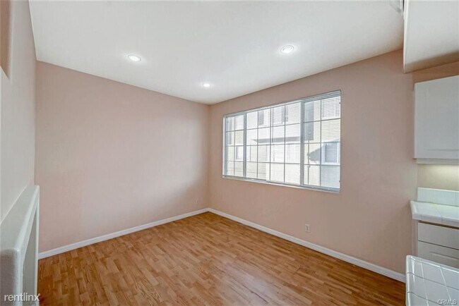 Building Photo - 3 br, 3 bath Condo - 23421 S Vermont Ave U...