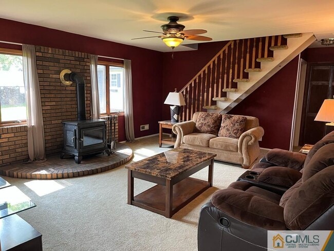 Building Photo - 8 Farmbrook Dr