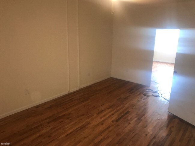 Foto del edificio - 2481 Pitkin Ave