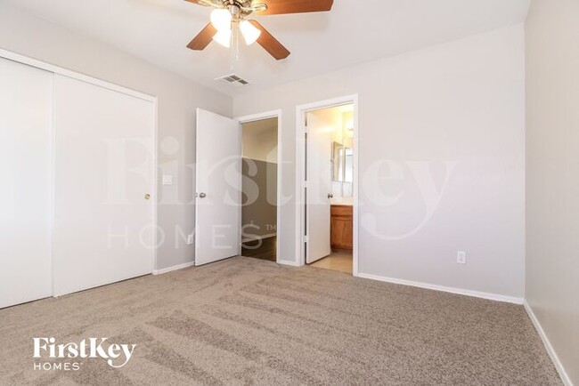 Building Photo - 14805 W Redfield Rd