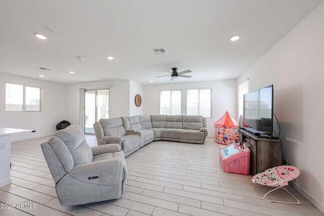 Building Photo - 3361 S 179th Dr