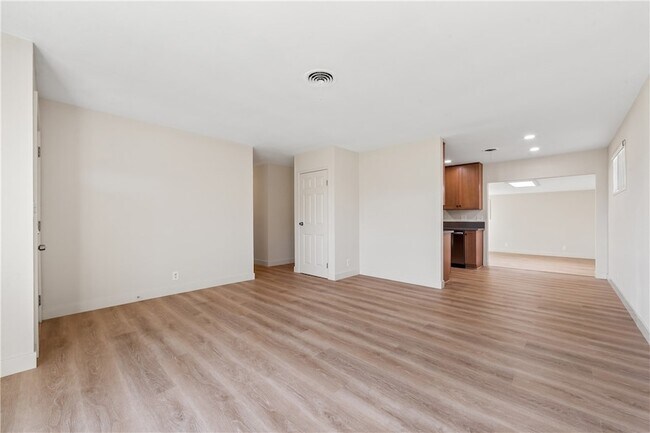 Foto del edificio - 6431 Brown Cir