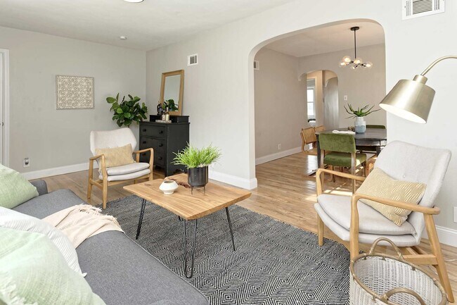 Foto del edificio - 3554 Jamieson Ave