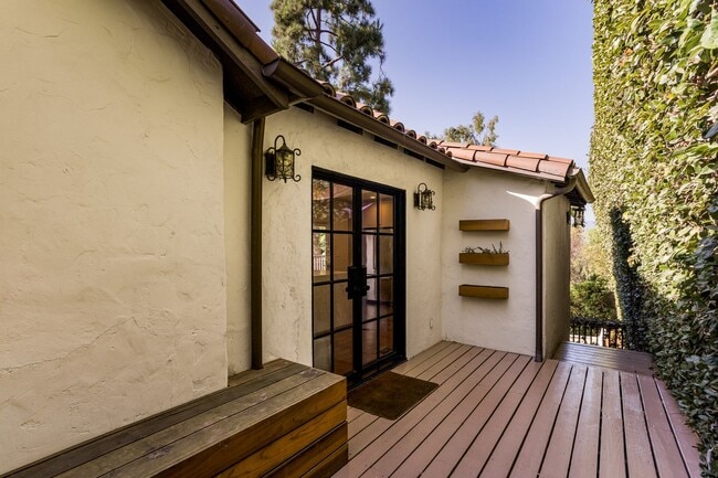 Building Photo - Charming Spanish Style Home in Silver Lake...