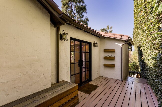 Foto del edificio - Charming Spanish Style Home in Silver Lake...