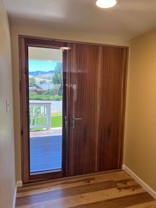 Foto del edificio - Newly remodeled three bedroom, two bath home - Available Late May
