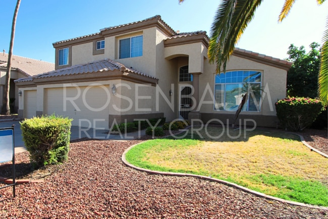 Photo - 5-beds, 3-baths Waterfront home in Gilbert...