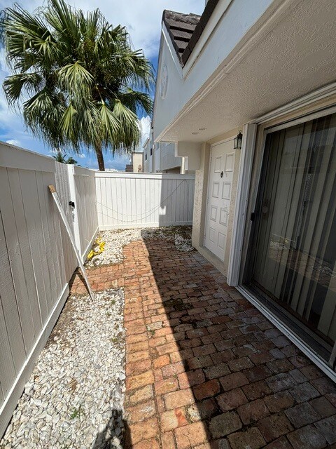 Private patio with Chicago Brick pavers - 6850 SW 45th Ln
