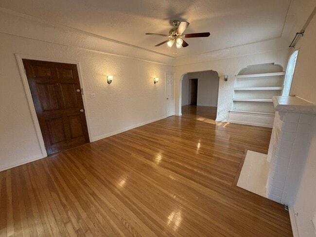 Building Photo - 630 1/2 North Spaulding Avenue