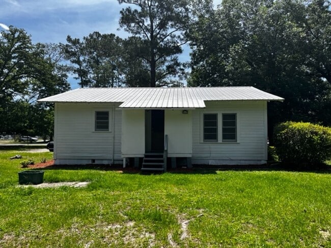 Building Photo - 2 Bedroom 1 Bath House