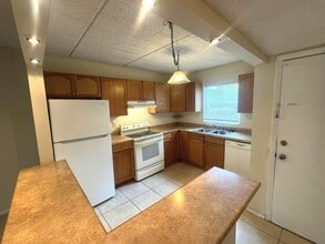 Building Photo - 2836 Somerset Park Dr