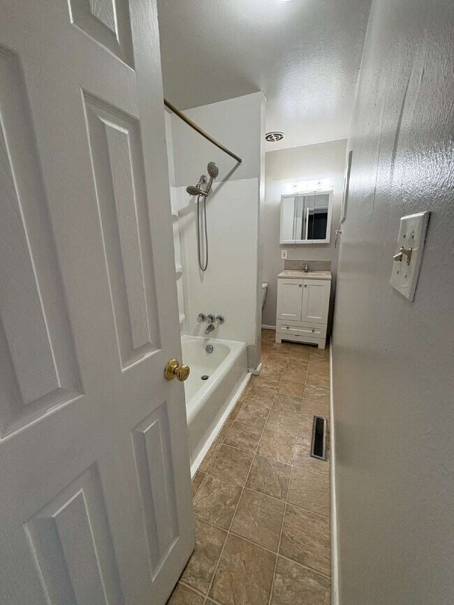 Foto del edificio - 2 bedroom duplex - Illinois