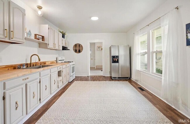 Foto del edificio - 515 W Jackson St